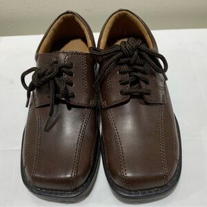 Smart Fit boys size 10.5 brown dress shoes - worn once like new